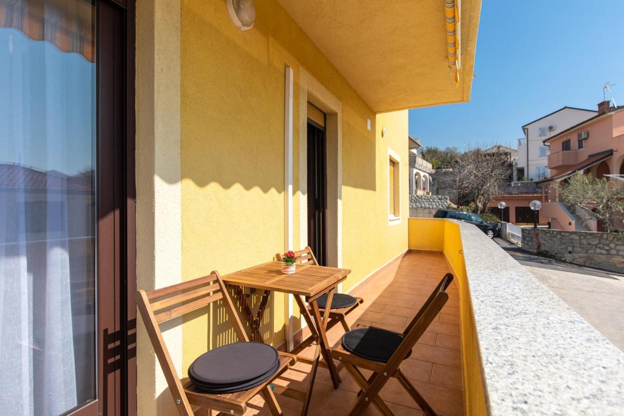 Apartment Julijana Krk Town Exterior foto